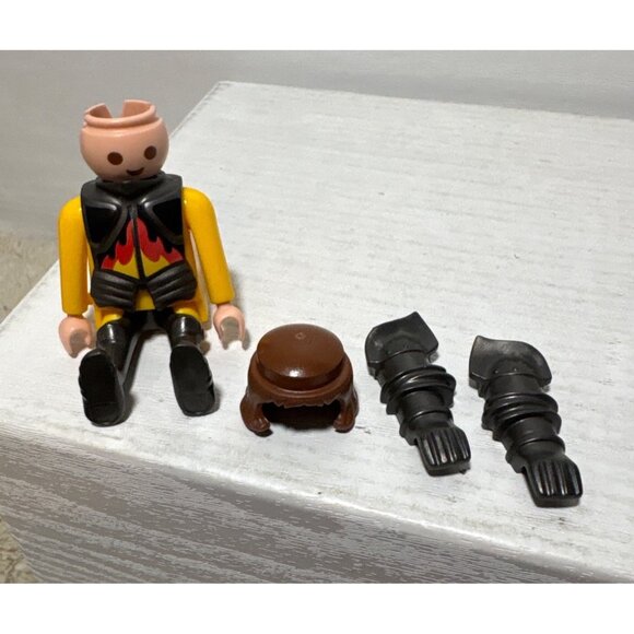 Playmobil Lot Of 2 Knight & Red Dragon Figures With Accessories - Picture 3 of 11